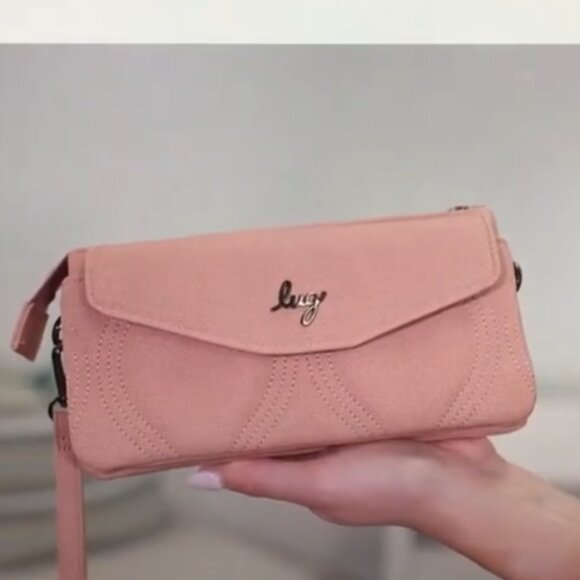 New (without tags) Lug Blitz Matte Luxe VL RFID Wristlet Wallet in Blush - Picture 1 of 9